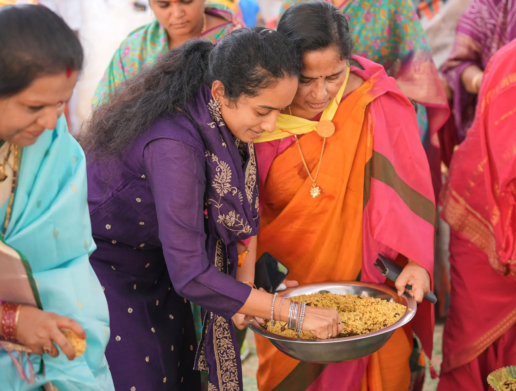 Sevadal serving food during Narayan Seva