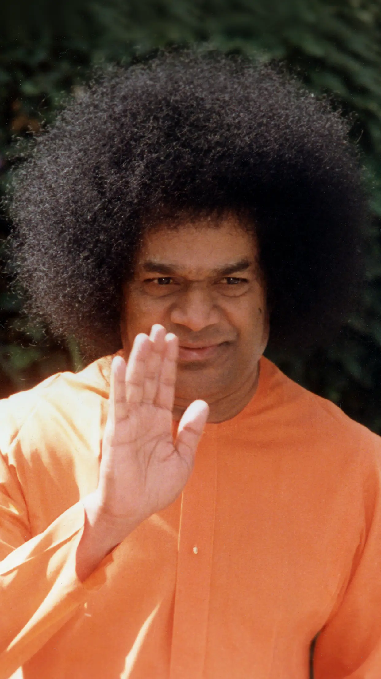 Bhagawan Sri Sathya Sai Baba blessing